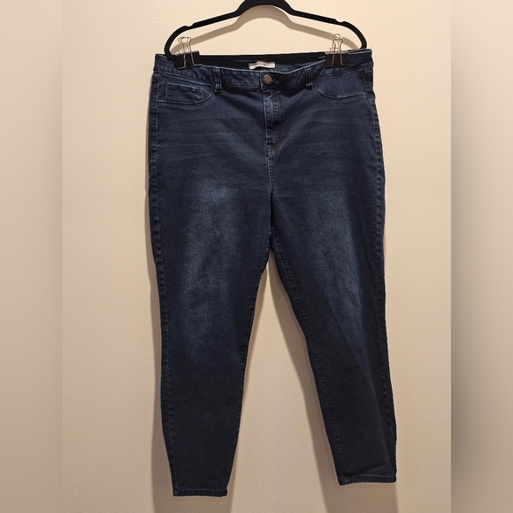 BUNDLE 9 women's plus size 3X / 22 shorts, leggings and jeans - Picture 7 of 9